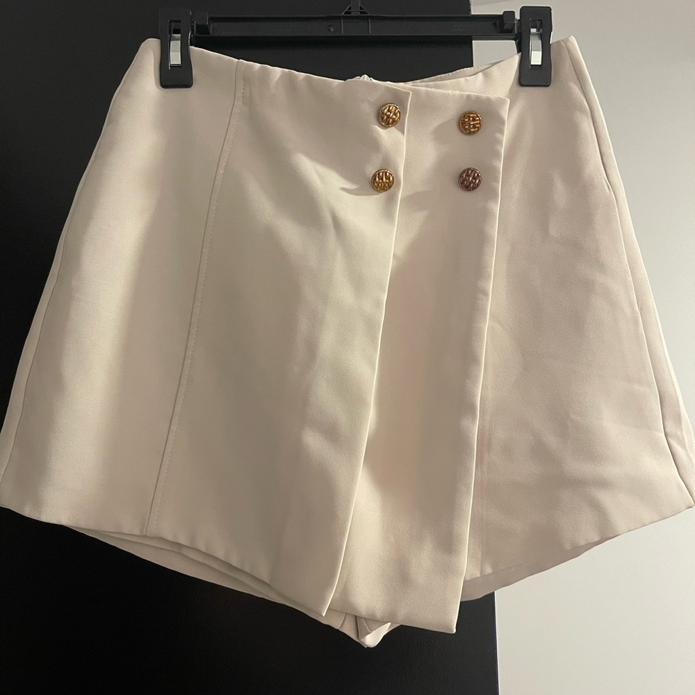 *3 For $30* Size L cream beige skort / shorts